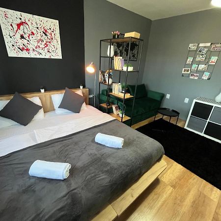 Mickitos City Center Apartment Скоп'є Екстер'єр фото
